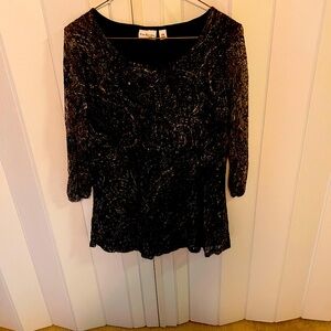 Black stretchy top with lining inside. Good condition  no stains 3/4 sleeves M